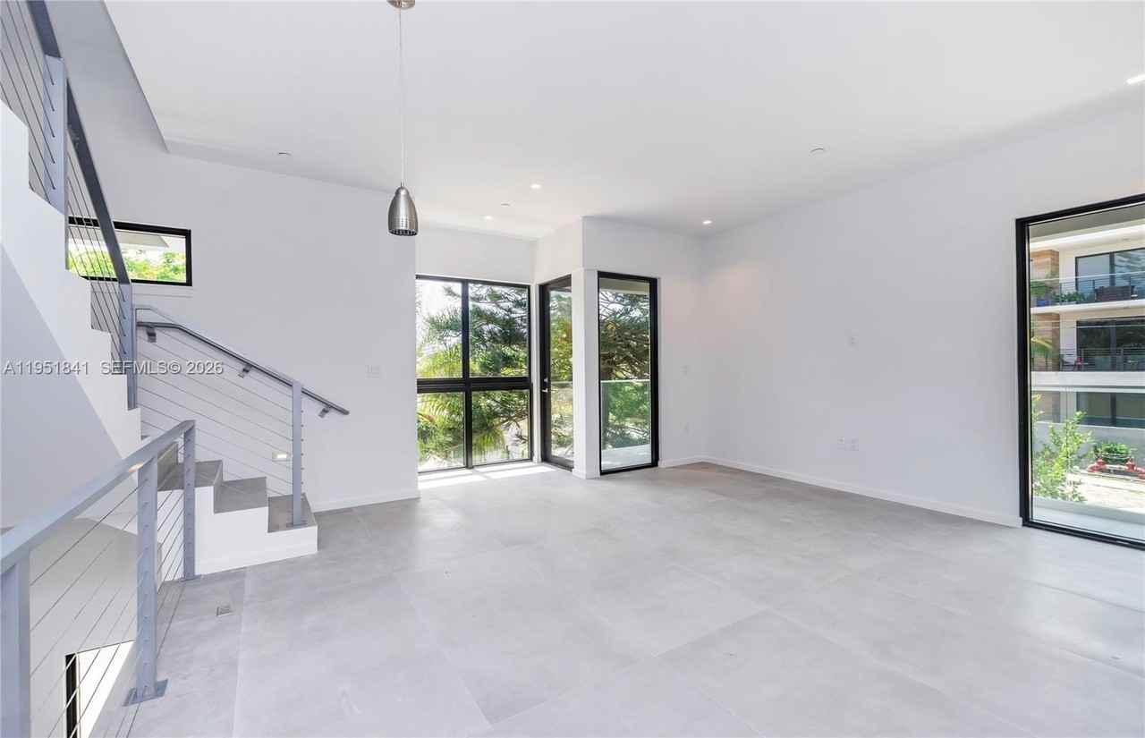 3264 Bird Ave - Photo 3 of 24