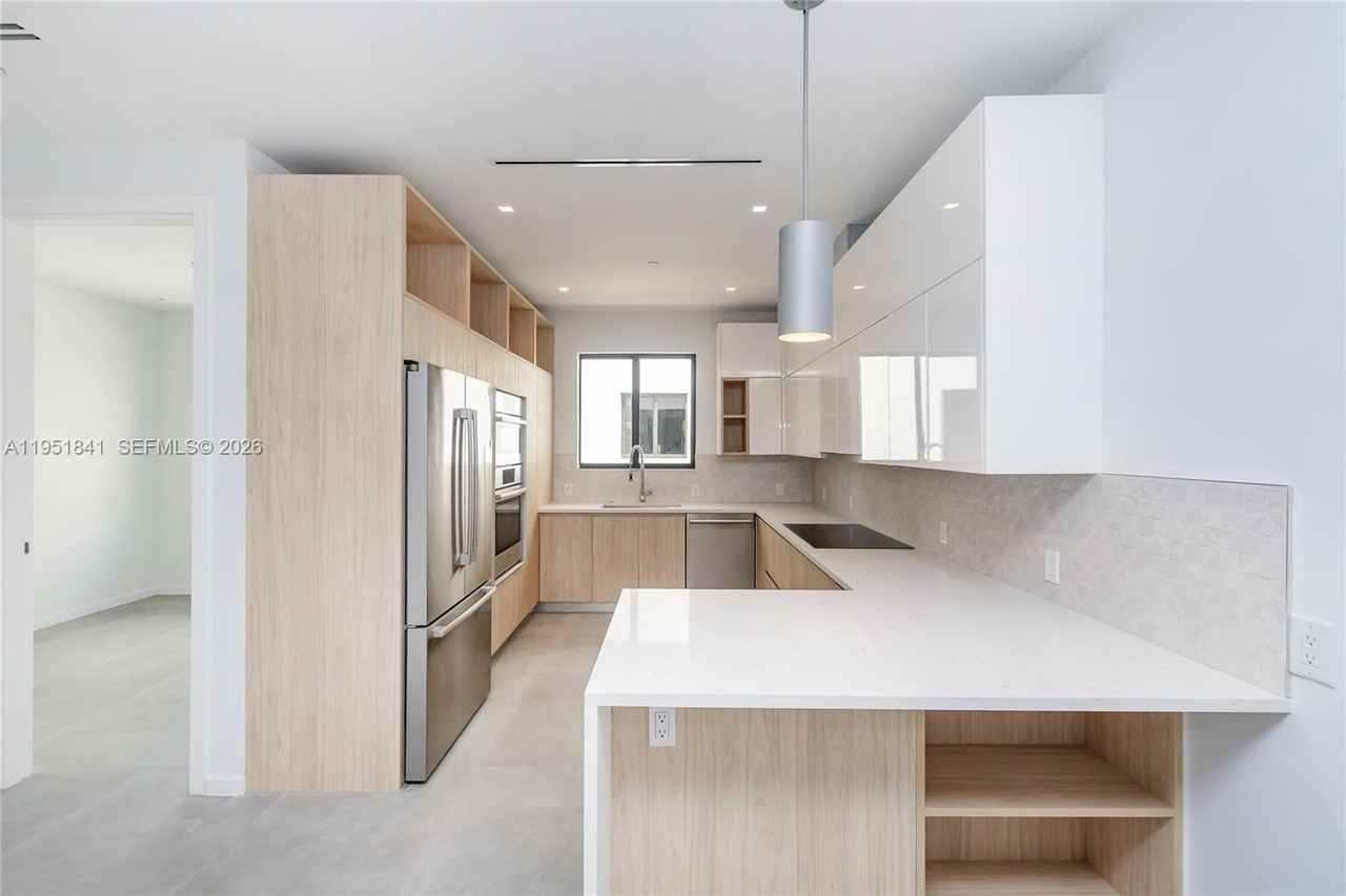 3264 Bird Ave - Photo 4 of 24