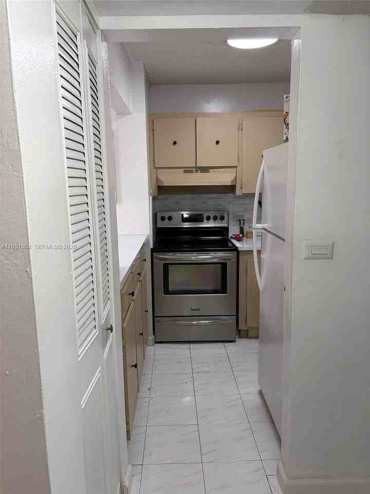 8841 W Flagler St #113 - Photo 3 of 5
