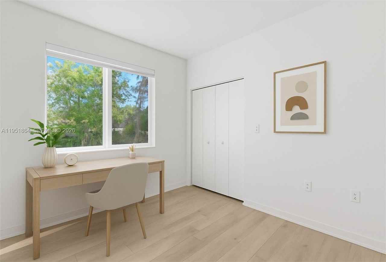 170 Nw 158th St #8 - Photo 3 of 24