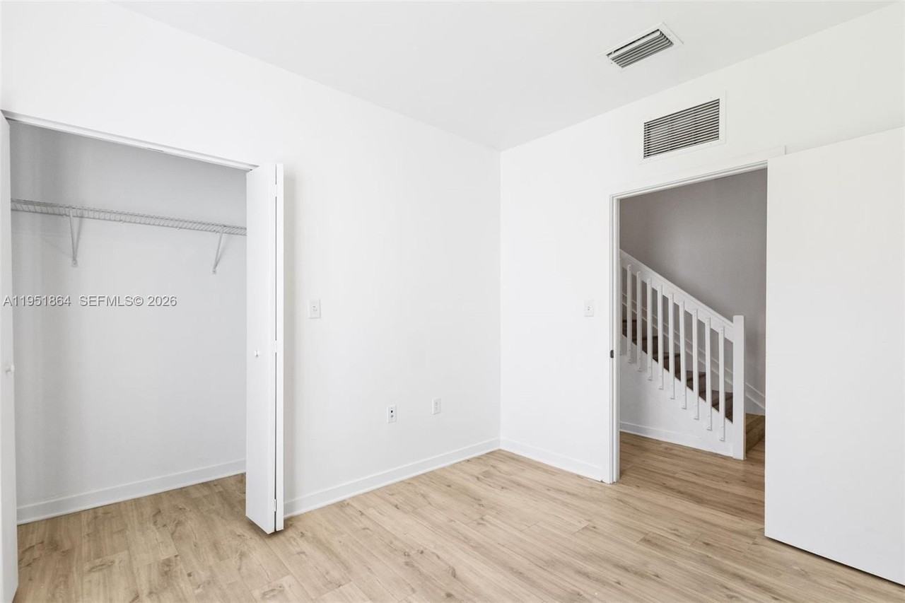 170 Nw 158th St #8 - Photo 6 of 24