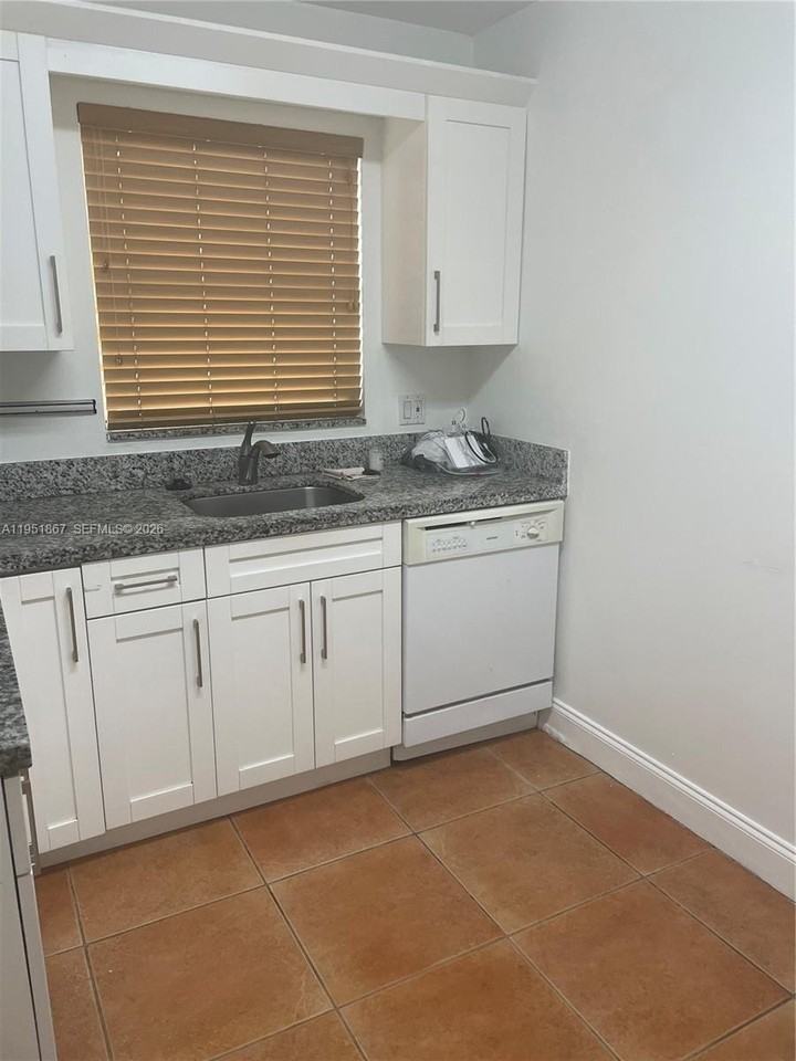 7785 Sw 86th St #E123 - Photo 3 of 11