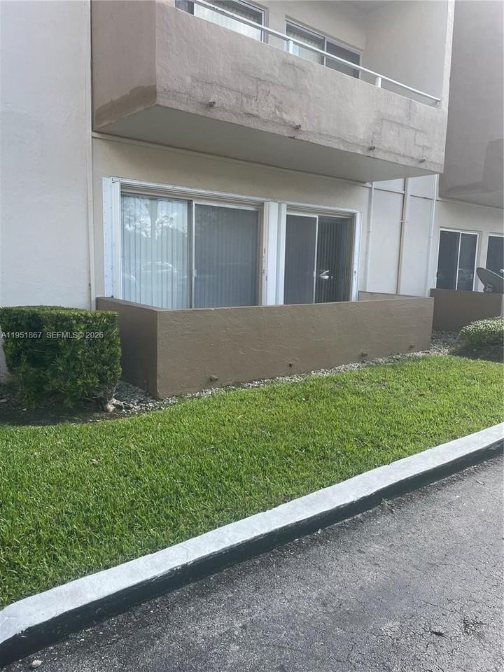 7785 Sw 86th St #E123 - Photo 6 of 11