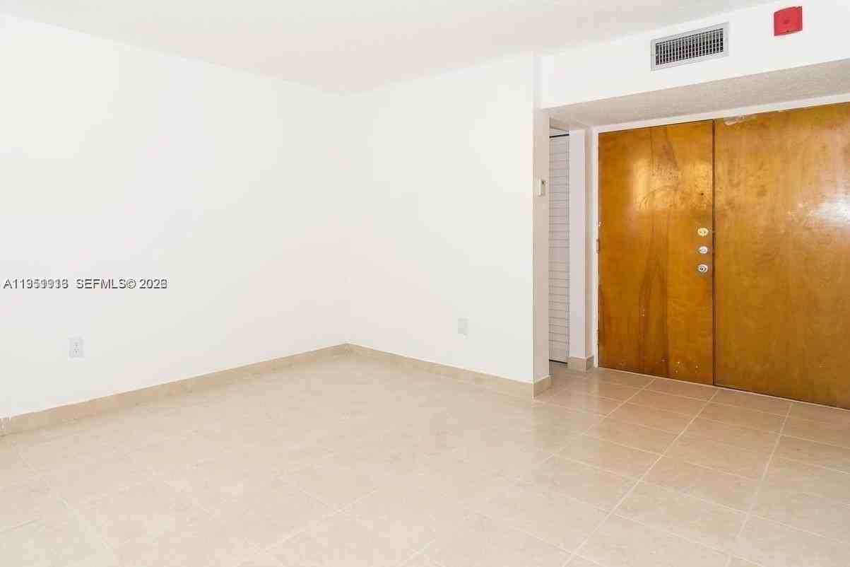 11750 Sw 18th St #122-1 - Photo 5 of 6