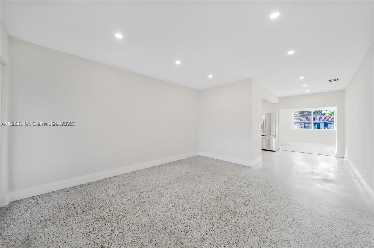 11020 Ne 10th Ave #11022 - Photo 2 of 10