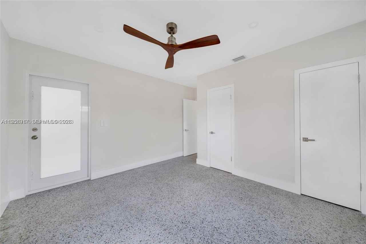 11020 Ne 10th Ave #11022 - Photo 5 of 10