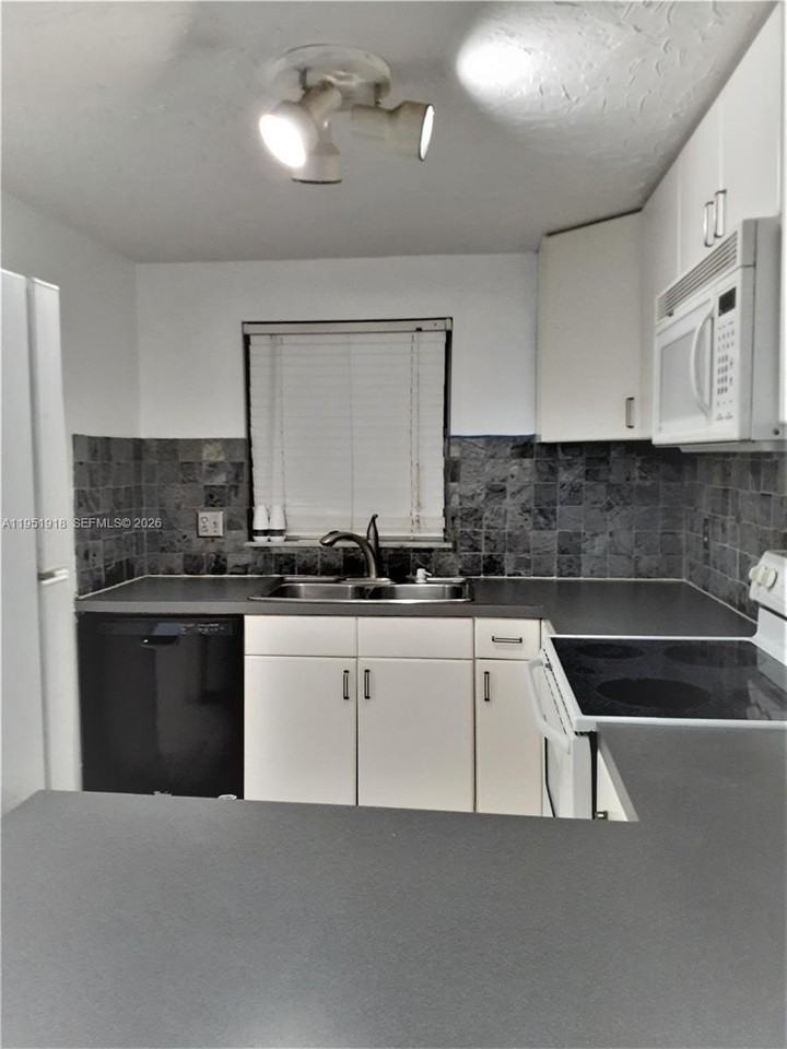 9460 Live Oak Pl #108 - Photo 6 of 11