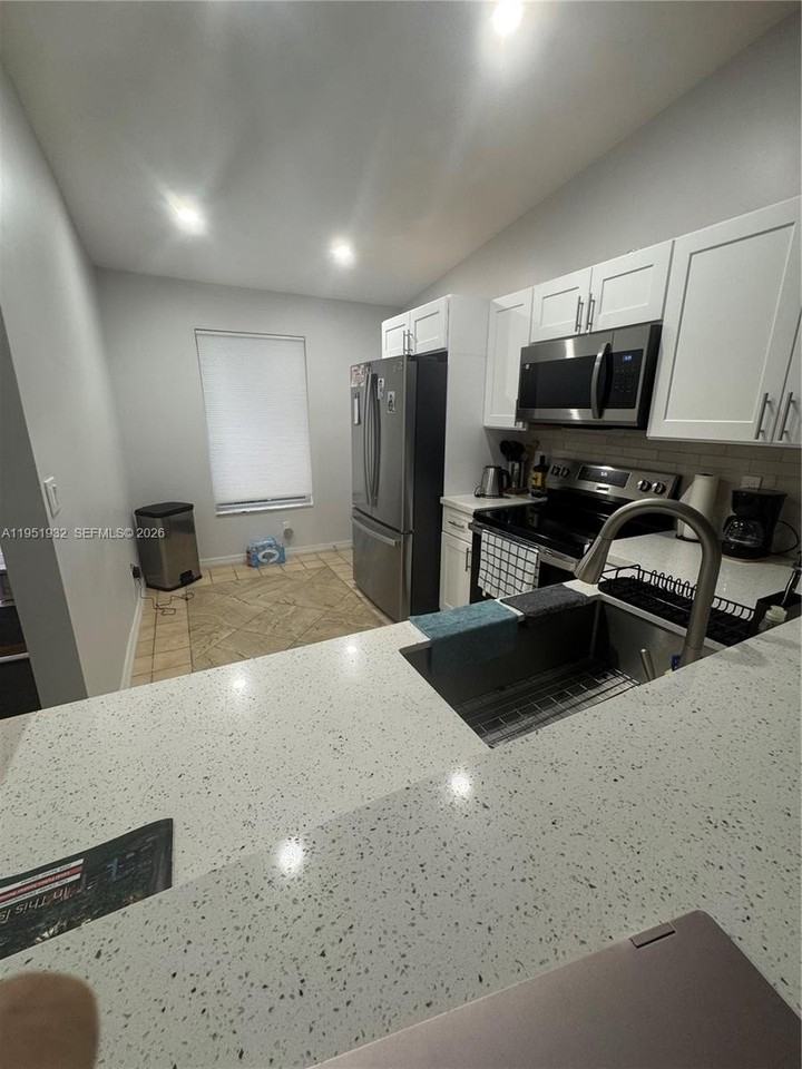 5482 Lakewood Cir S #B - Photo 5 of 26