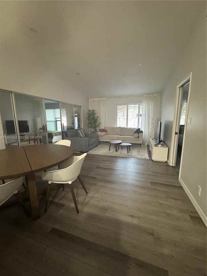 5482 Lakewood Cir S #B - Photo 6 of 26