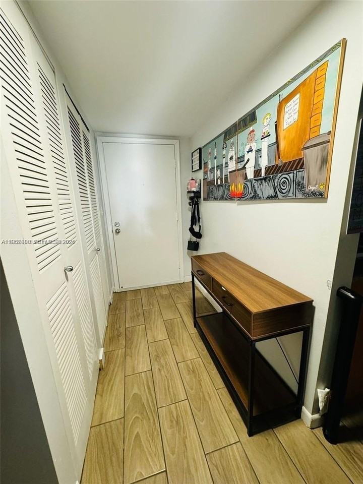 4111 Stirling Rd #308 - Photo 6 of 31