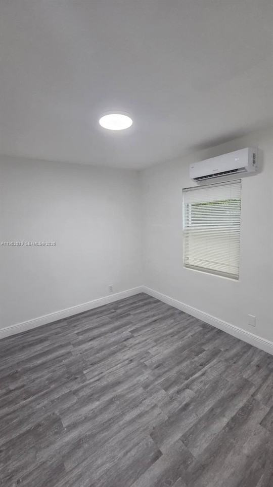 855 Nw 3rd Ter #2 - Photo 4 of 8