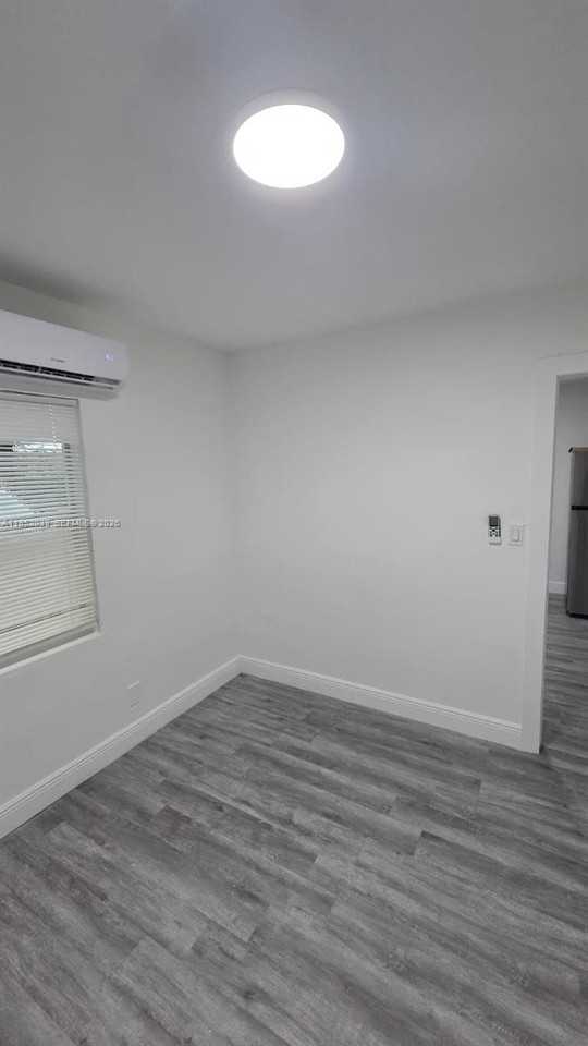 855 Nw 3rd Ter #2 - Photo 6 of 8