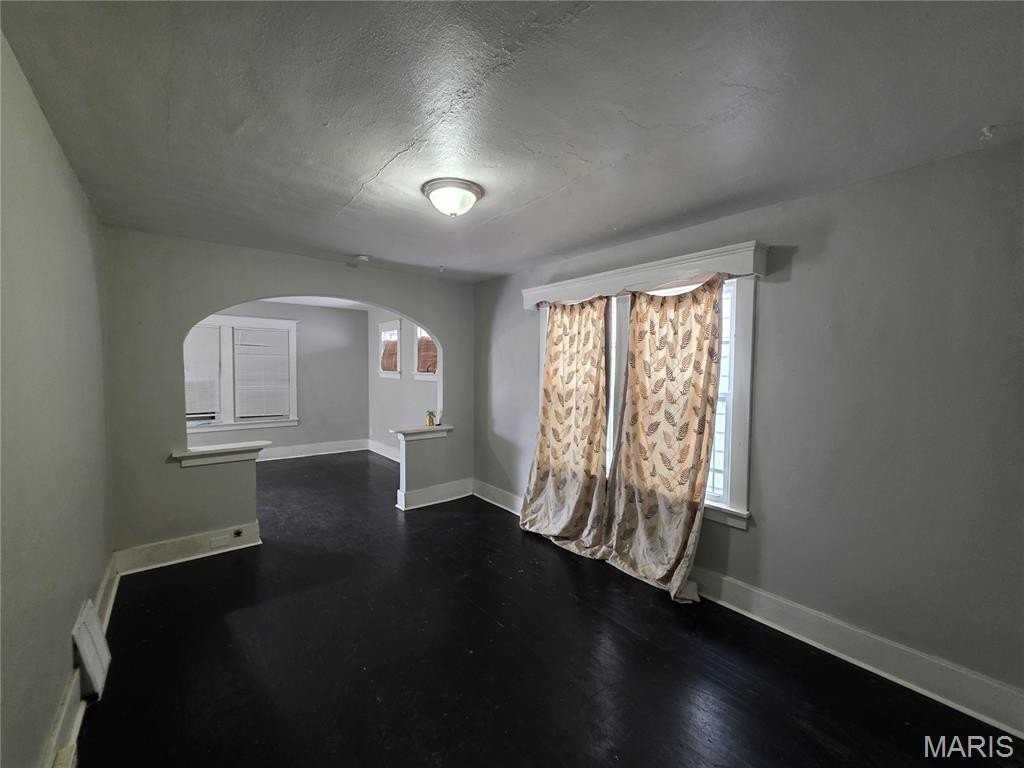 5931 Emma Ave - Photo 3 of 5