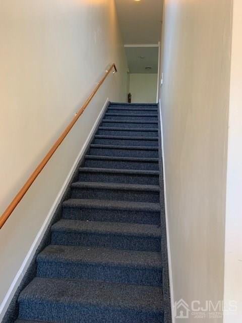 541 Middlesex Ave #1 - Photo 3 of 27