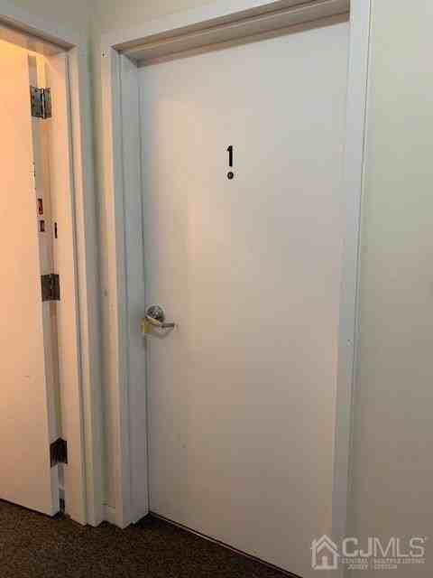 541 Middlesex Ave #1 - Photo 4 of 27