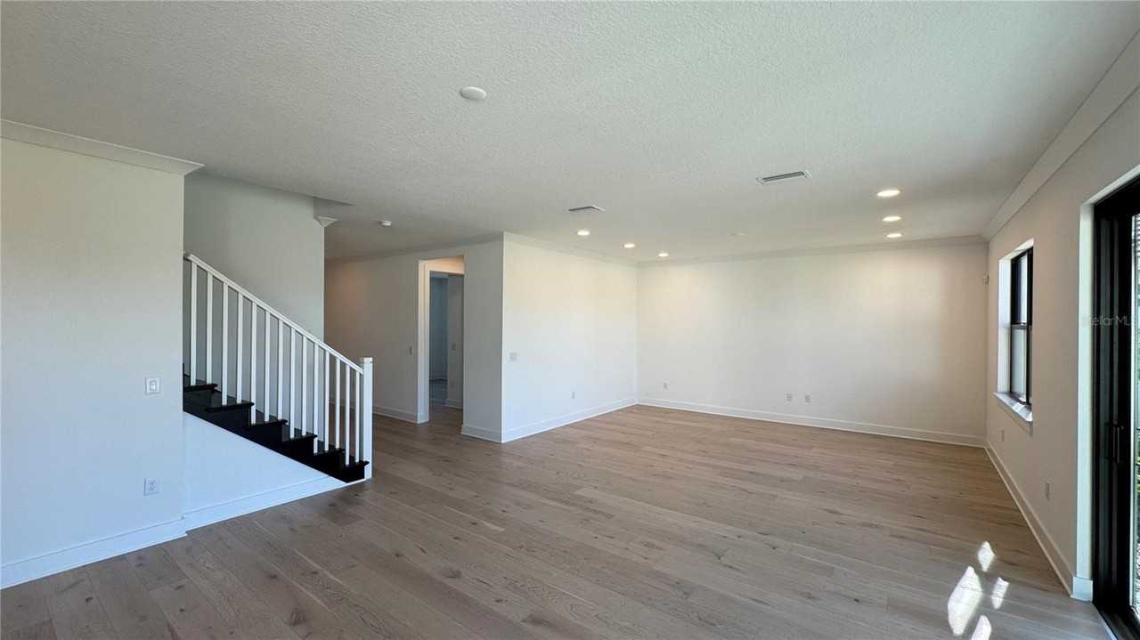 18515 Midsummer Pl - Photo 4 of 48