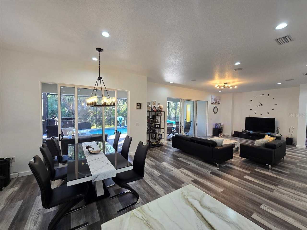 8111 Santa Rosa Ct - Photo 7 of 29