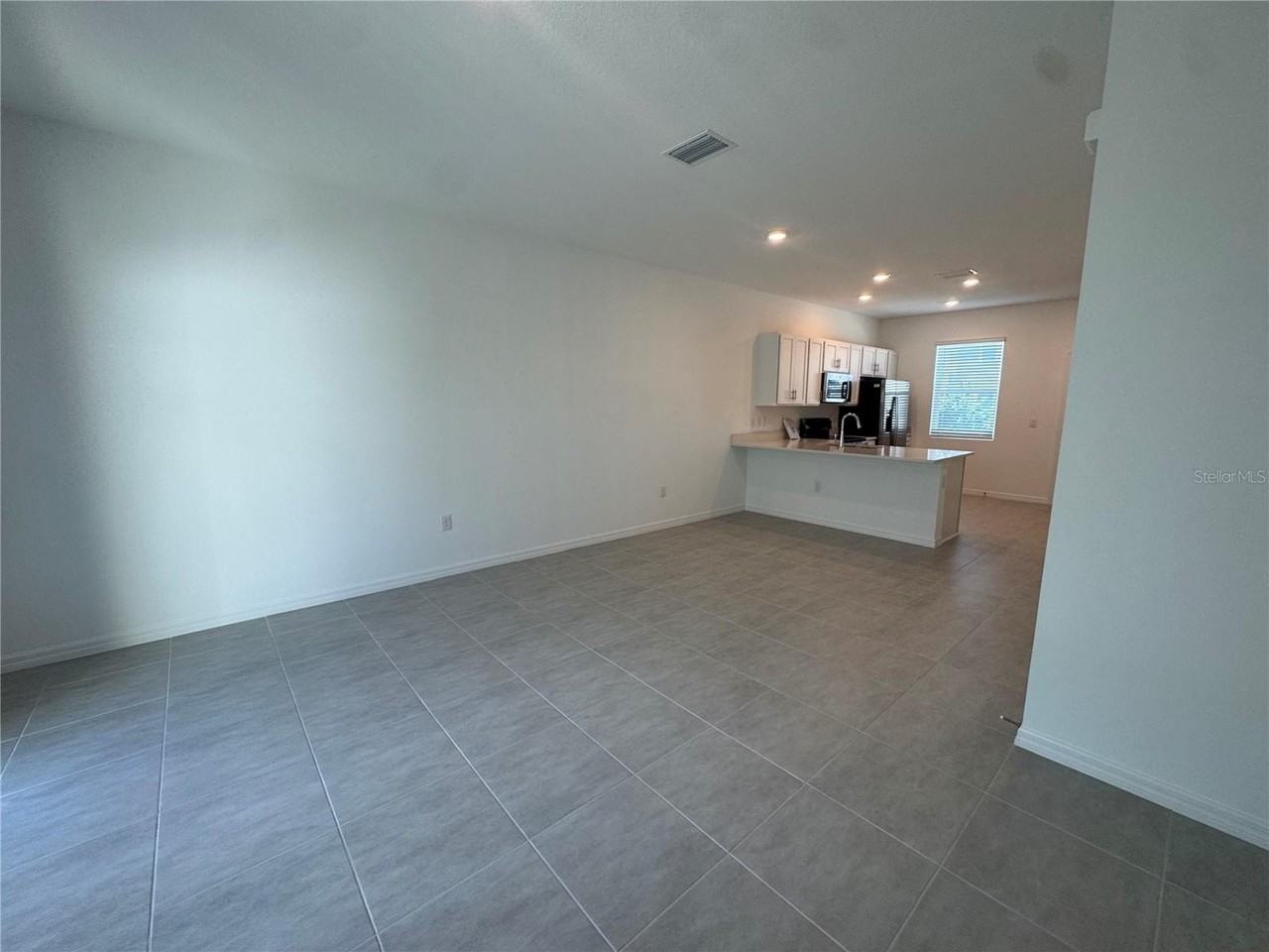 8720 Daybreak St - Photo 7 of 34