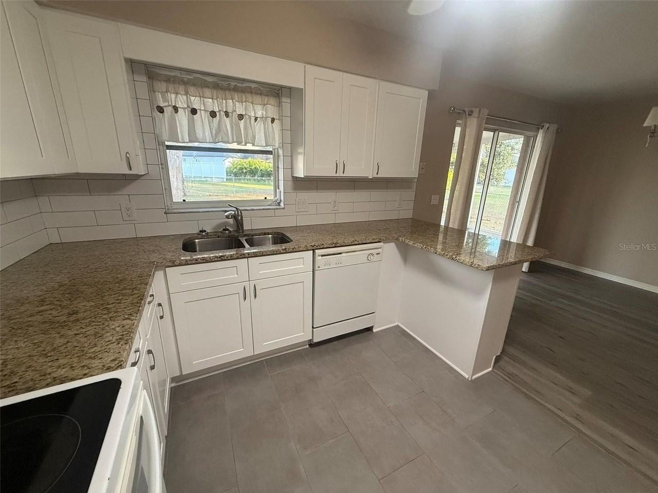 2868 N Salford Blvd - Photo 3 of 16