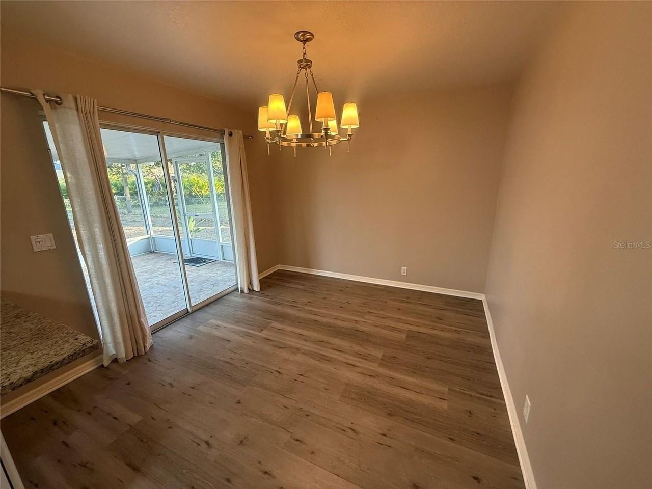 2868 N Salford Blvd - Photo 5 of 16