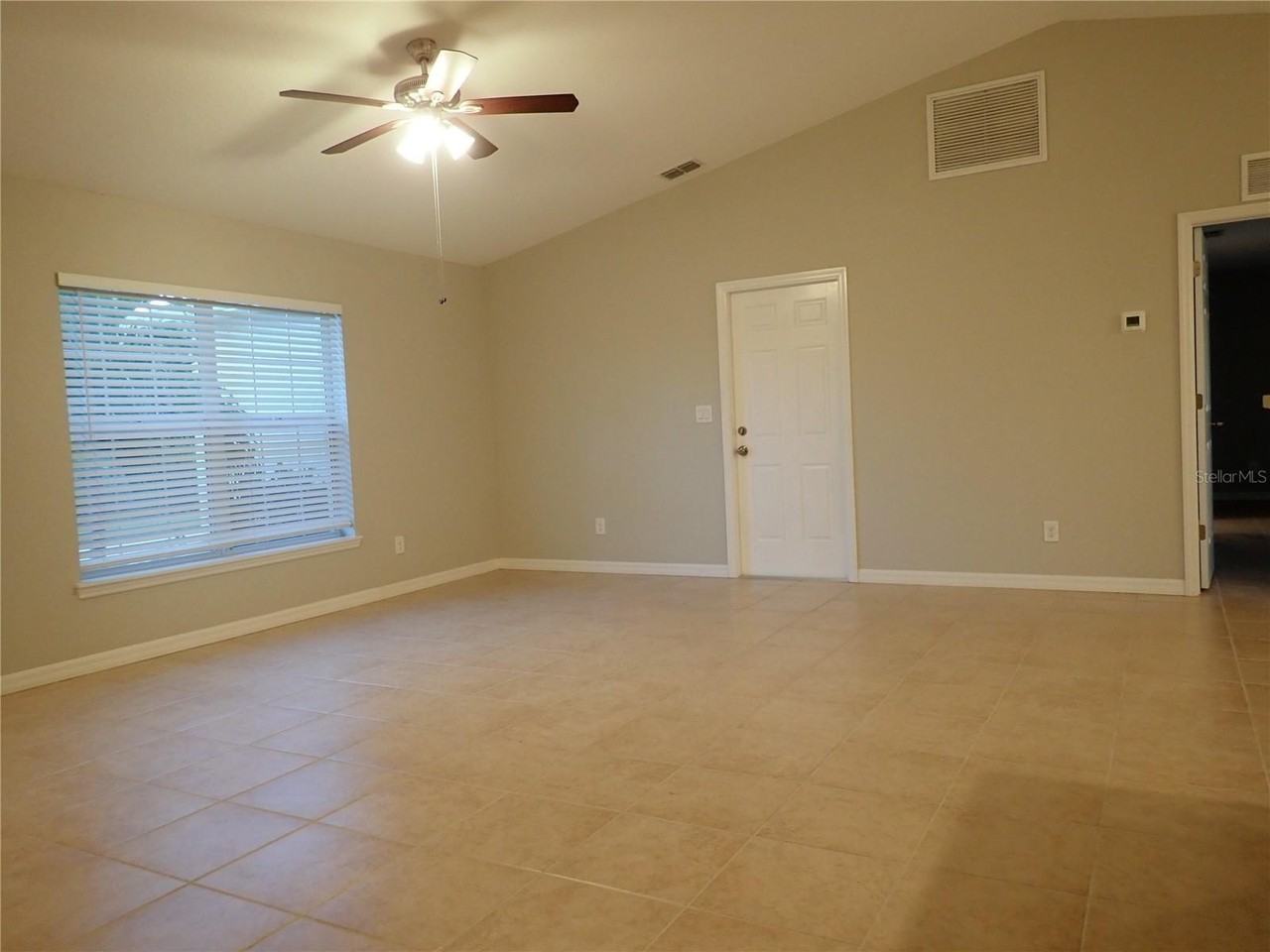 11200 Chalet Ave - Photo 6 of 20