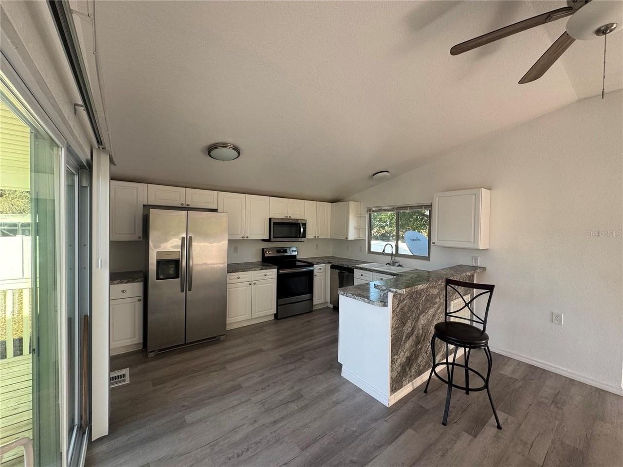 7370 Sw Collins St - Photo 2 of 18