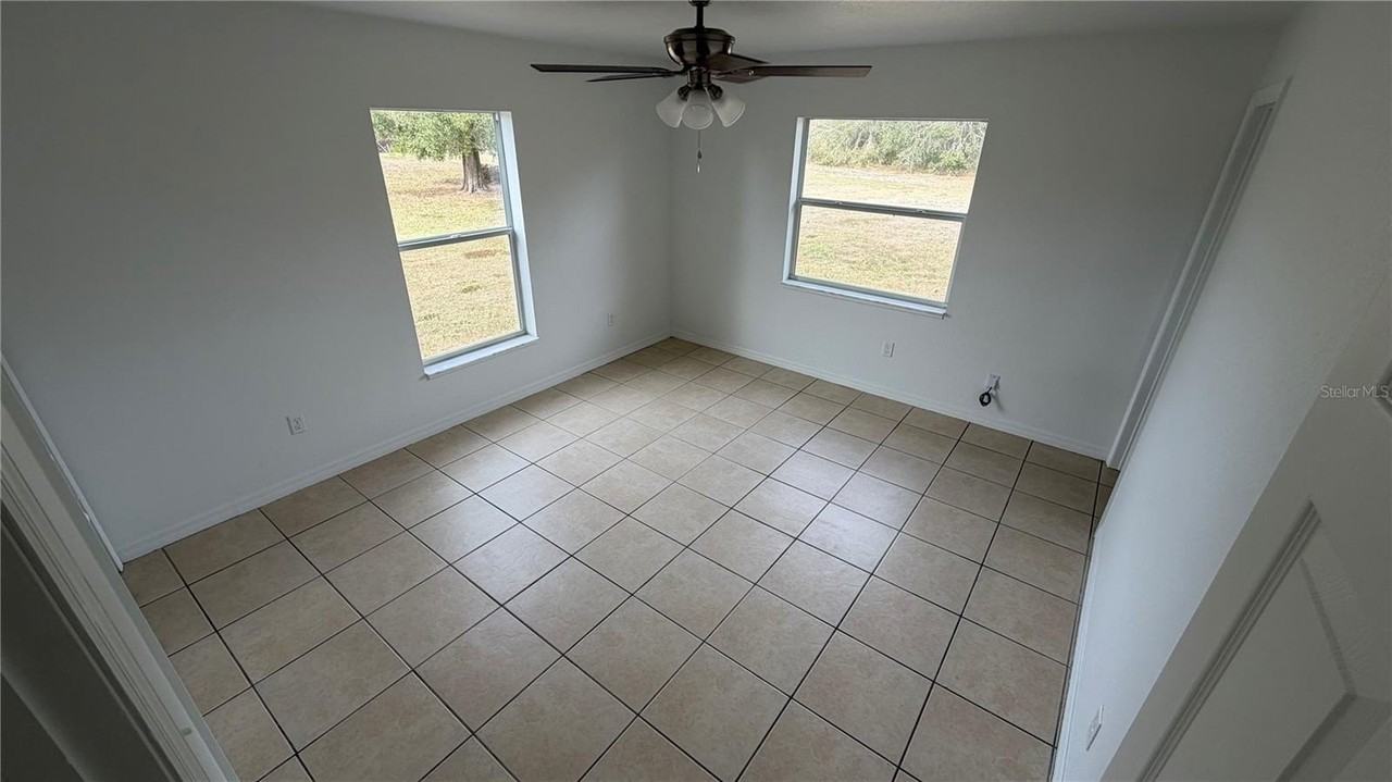 1928 Se Cherry Dr - Photo 2 of 7