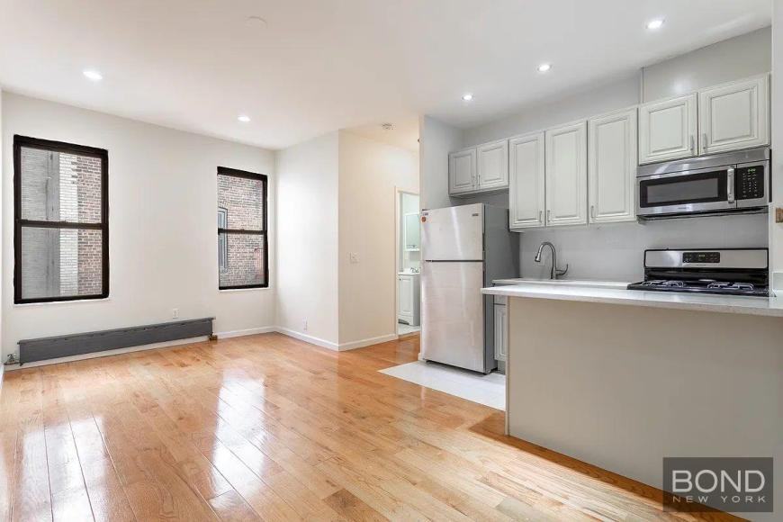 4711 45th St - Photo 2 of 8