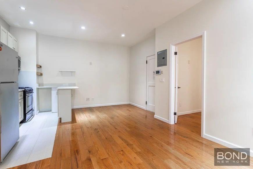 4711 45th St - Photo 3 of 8