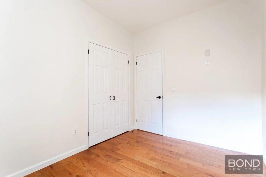 4711 45th St - Photo 4 of 8