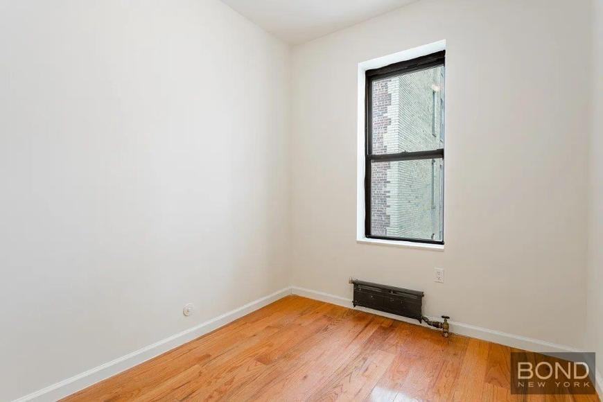 4711 45th St - Photo 5 of 8