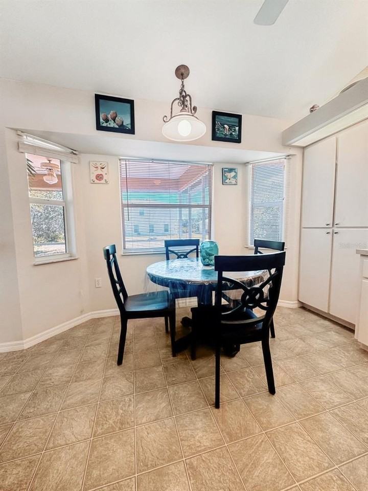 18353 Grace Ave - Photo 6 of 11