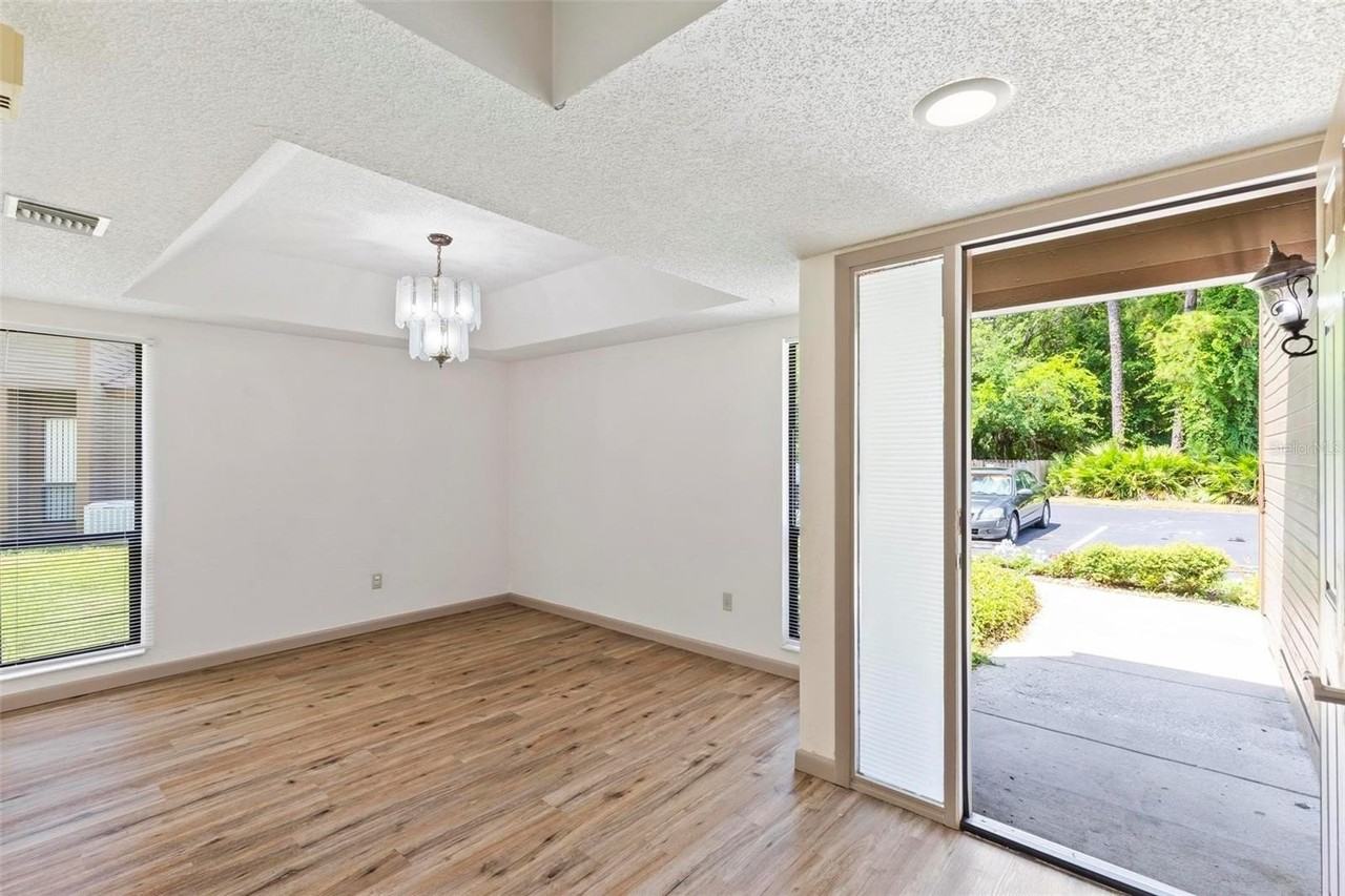 13 Sherbury Ct - Photo 7 of 46