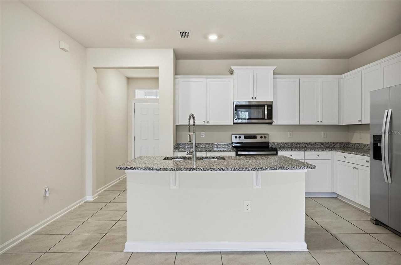 165 Redbud Rd - Photo 5 of 38