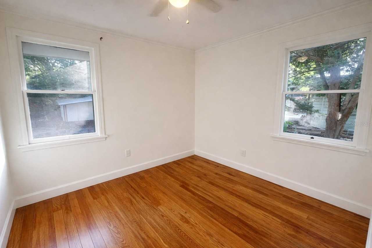 927 Ne 7th Ave - Photo 7 of 13