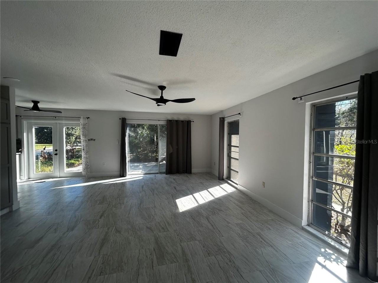 1606 Nw 22nd St - Photo 4 of 40