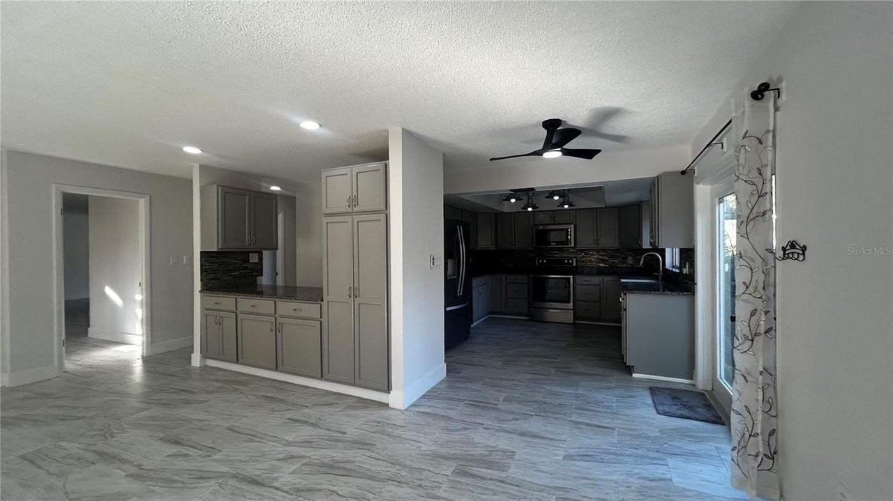 1606 Nw 22nd St - Photo 7 of 40