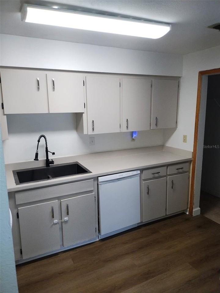 256 Village View Ln - Photo 4 of 8