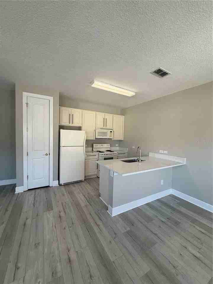 1222 Roycroft Ave - Photo 2 of 8