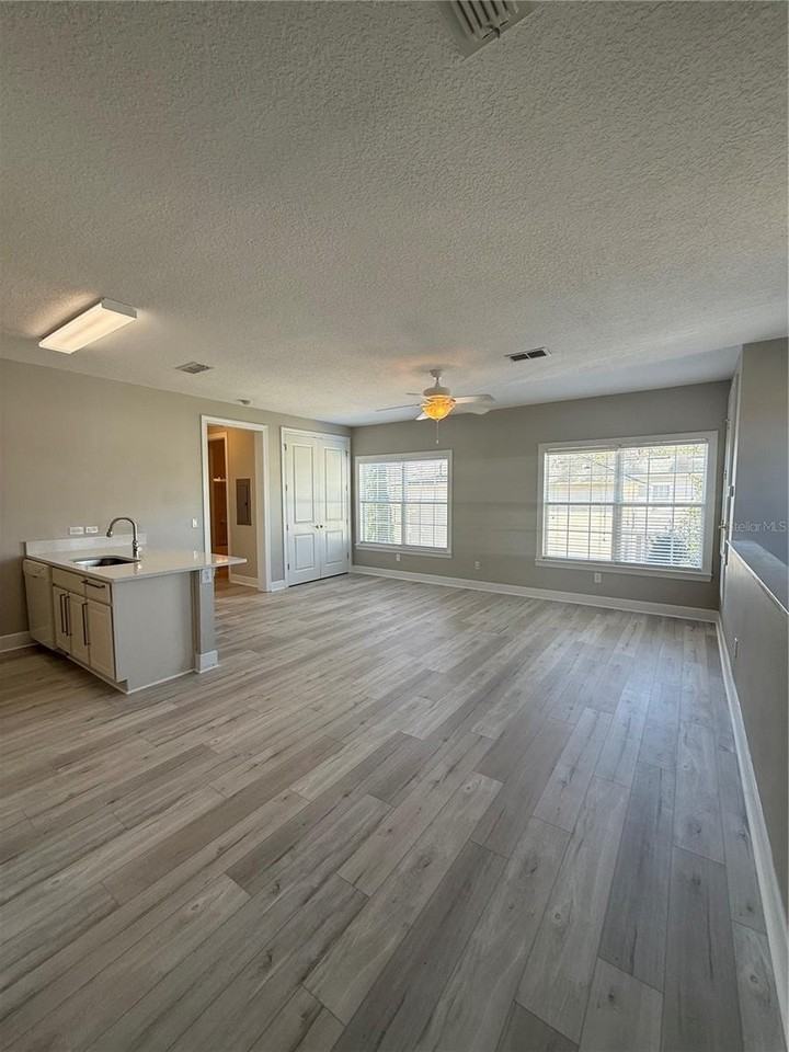 1222 Roycroft Ave - Photo 4 of 8