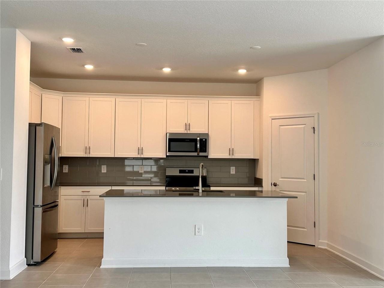 4101 Redbridge Loop - Photo 6 of 13