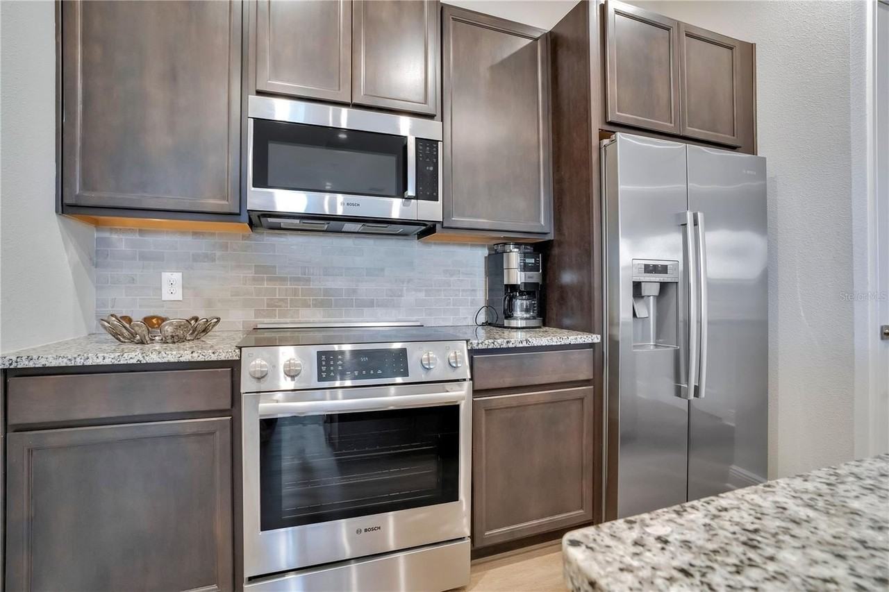 8285 Lindahl Aly - Photo 3 of 24