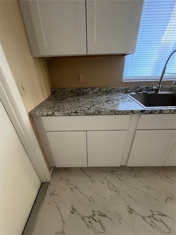 351 Hidden Lake Dr - Photo 4 of 10