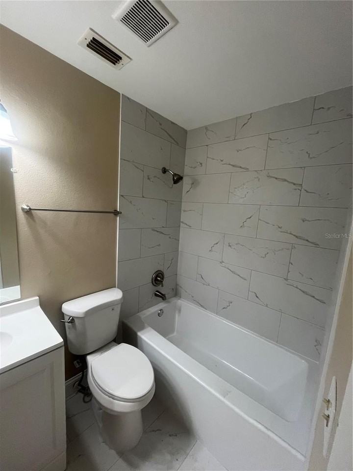 351 Hidden Lake Dr - Photo 7 of 10