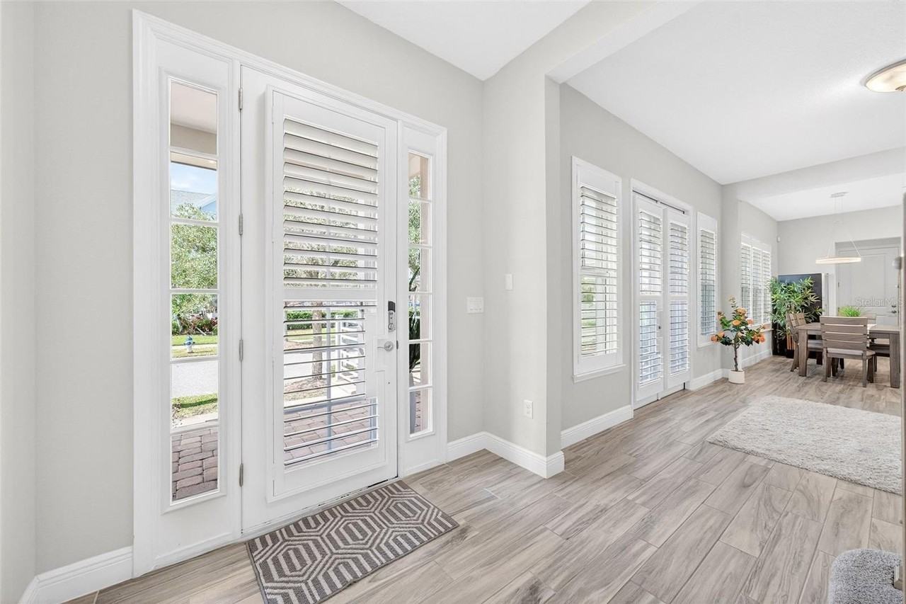 8809 Laureate Blvd - Photo 4 of 37