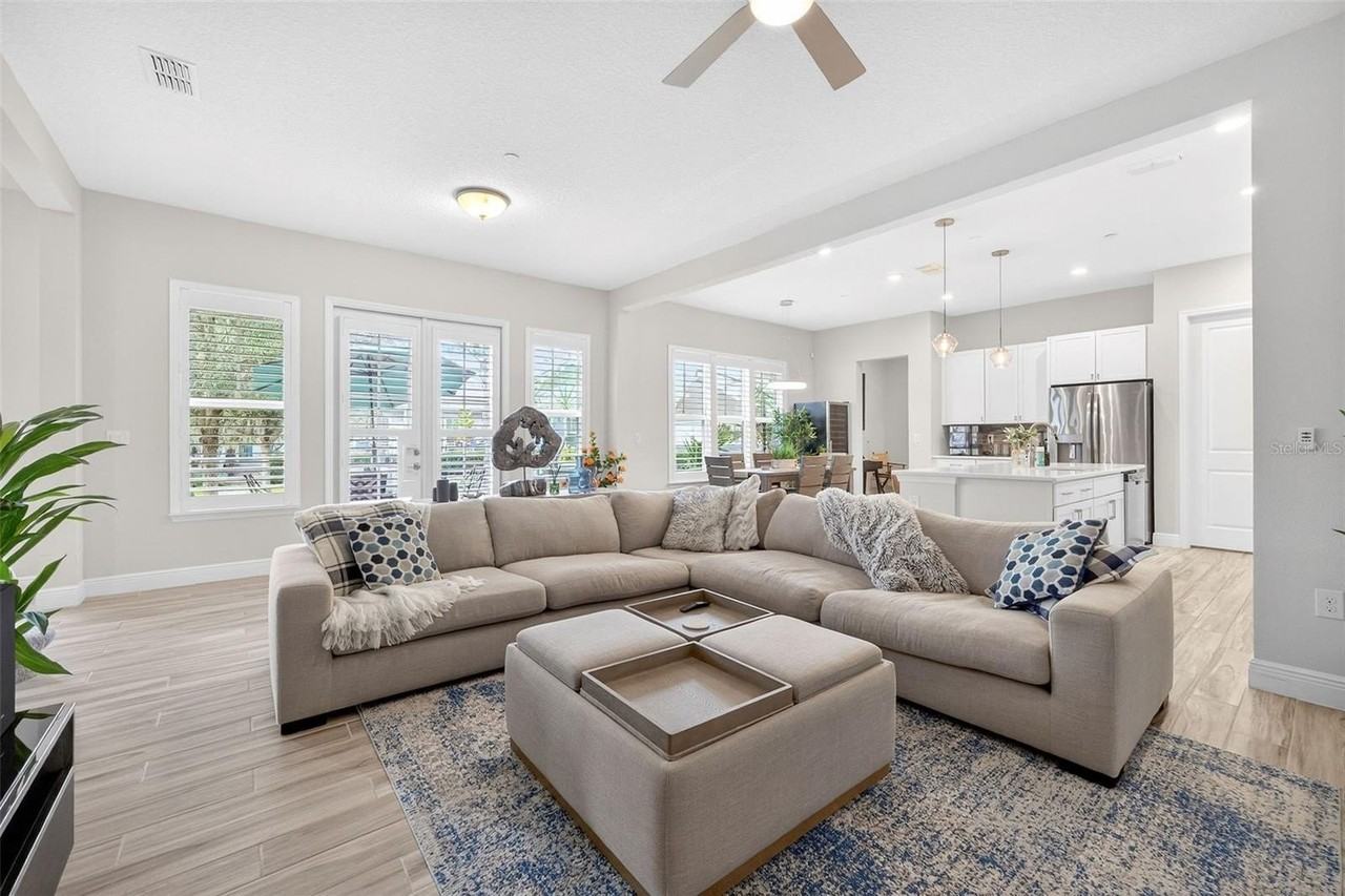 8809 Laureate Blvd - Photo 7 of 37