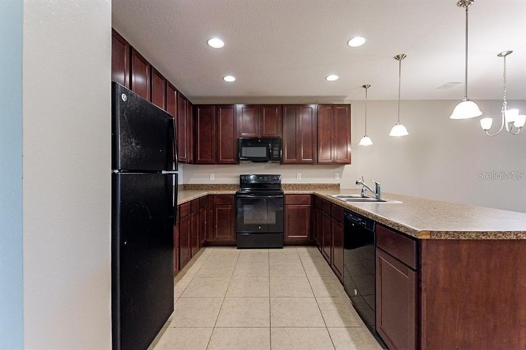 220 Primrose Dr - Photo 2 of 14