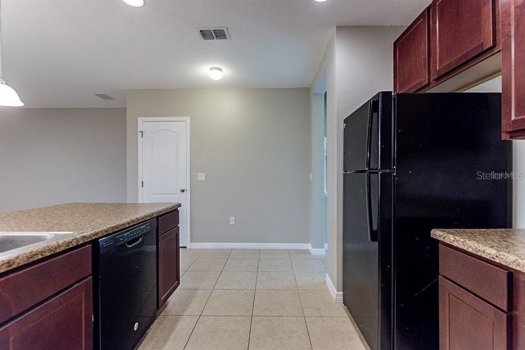 220 Primrose Dr - Photo 3 of 14