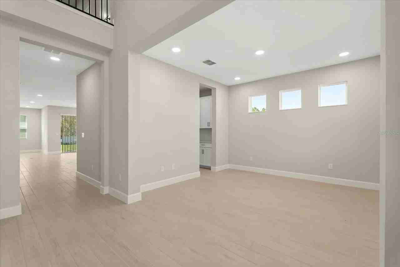 1320 Hyde St - Photo 4 of 37