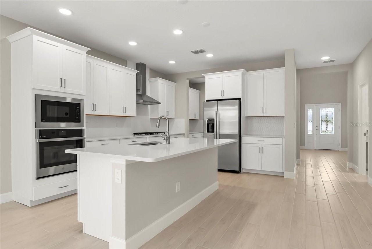 1320 Hyde St - Photo 6 of 37